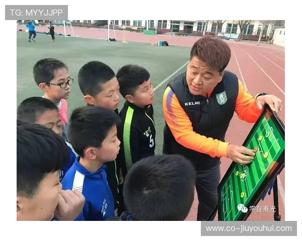 青少年足球训练收费标准与课程价值全面解析 青少年足球训练收费标准与课程价值全面解析